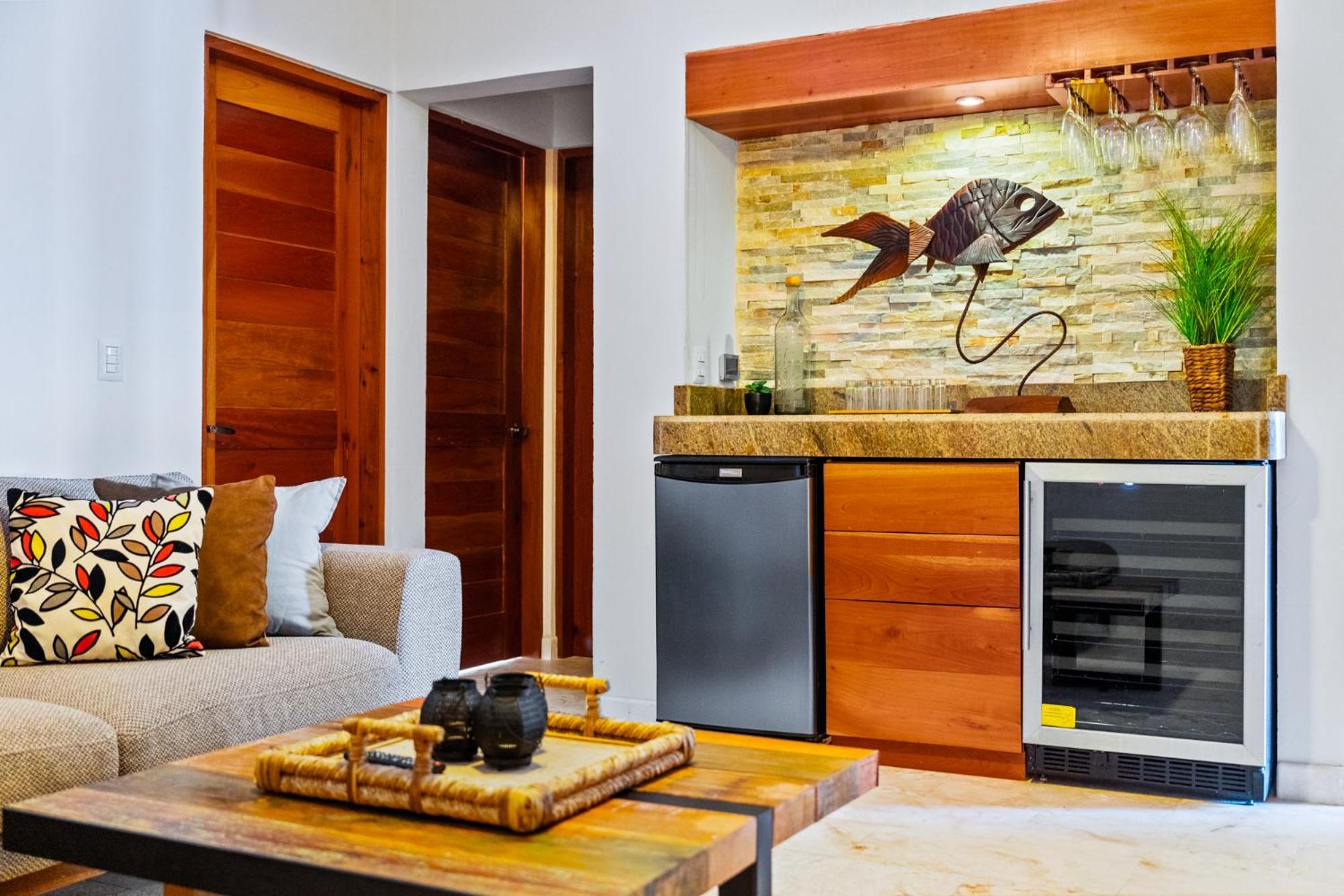 360 Views, Waterfront Penthouse, Rooftop Pool Apartment