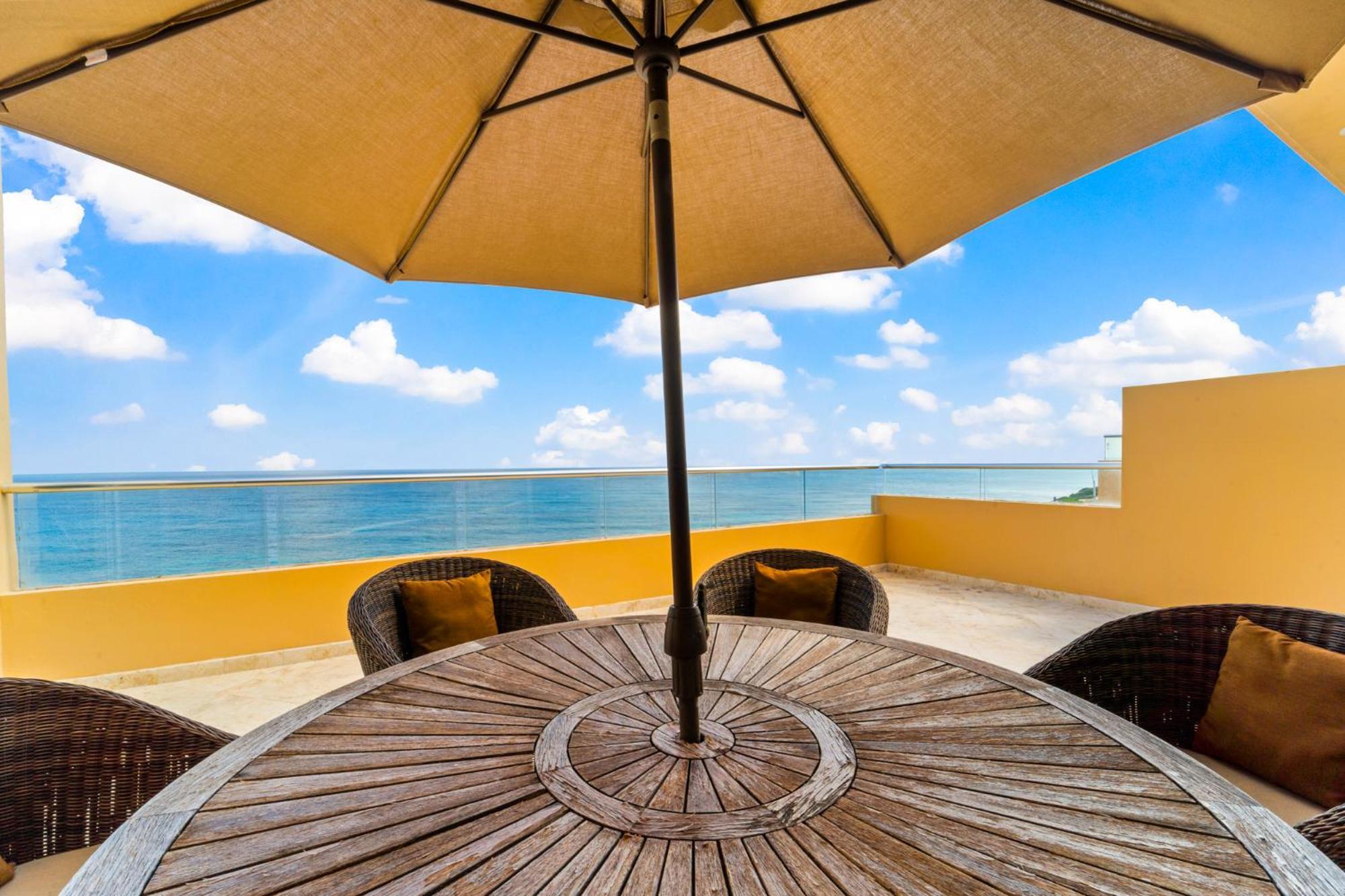 360 Views, Waterfront Penthouse, Rooftop Pool * Isla Mujeres