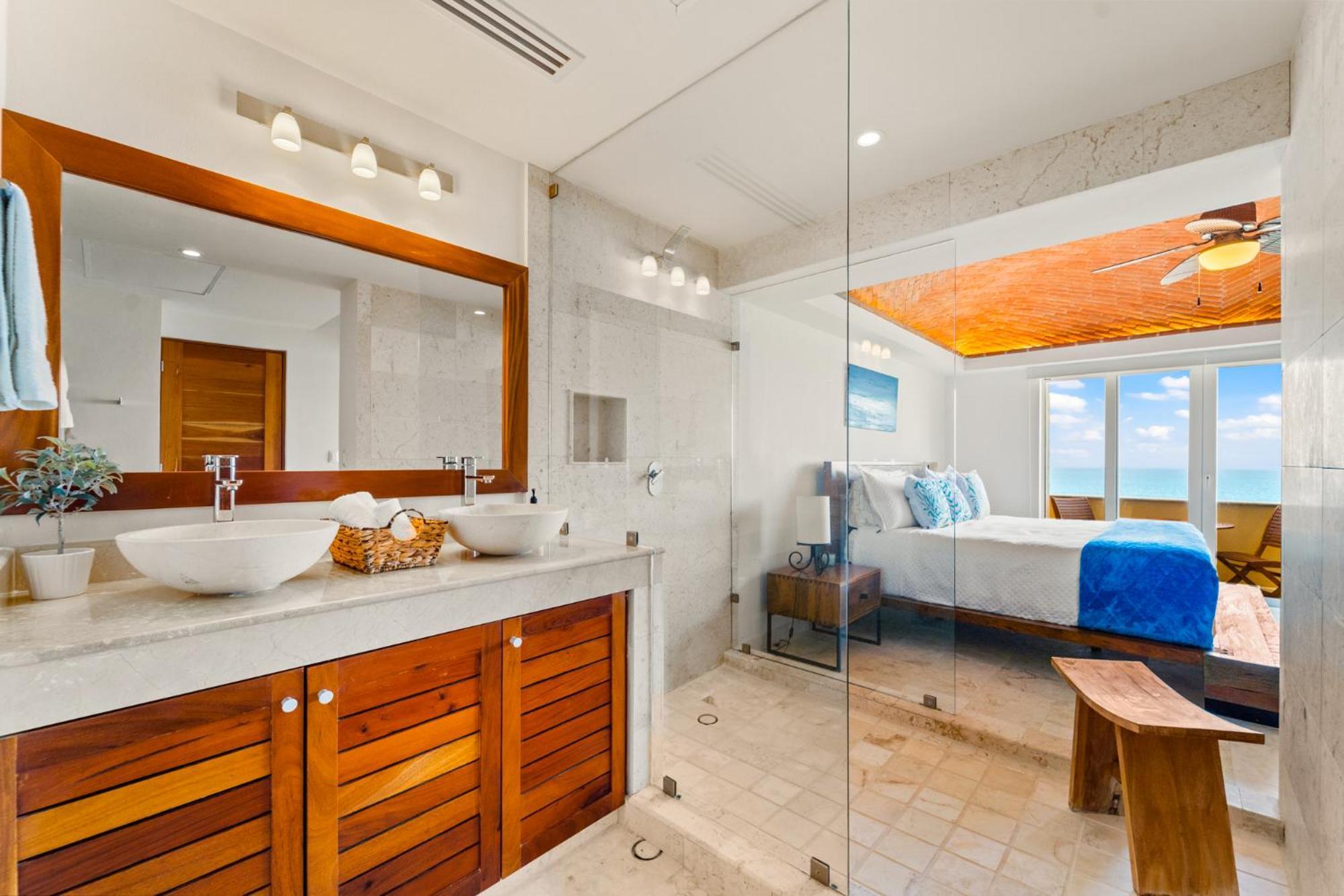 360 Views, Waterfront Penthouse, Rooftop Pool