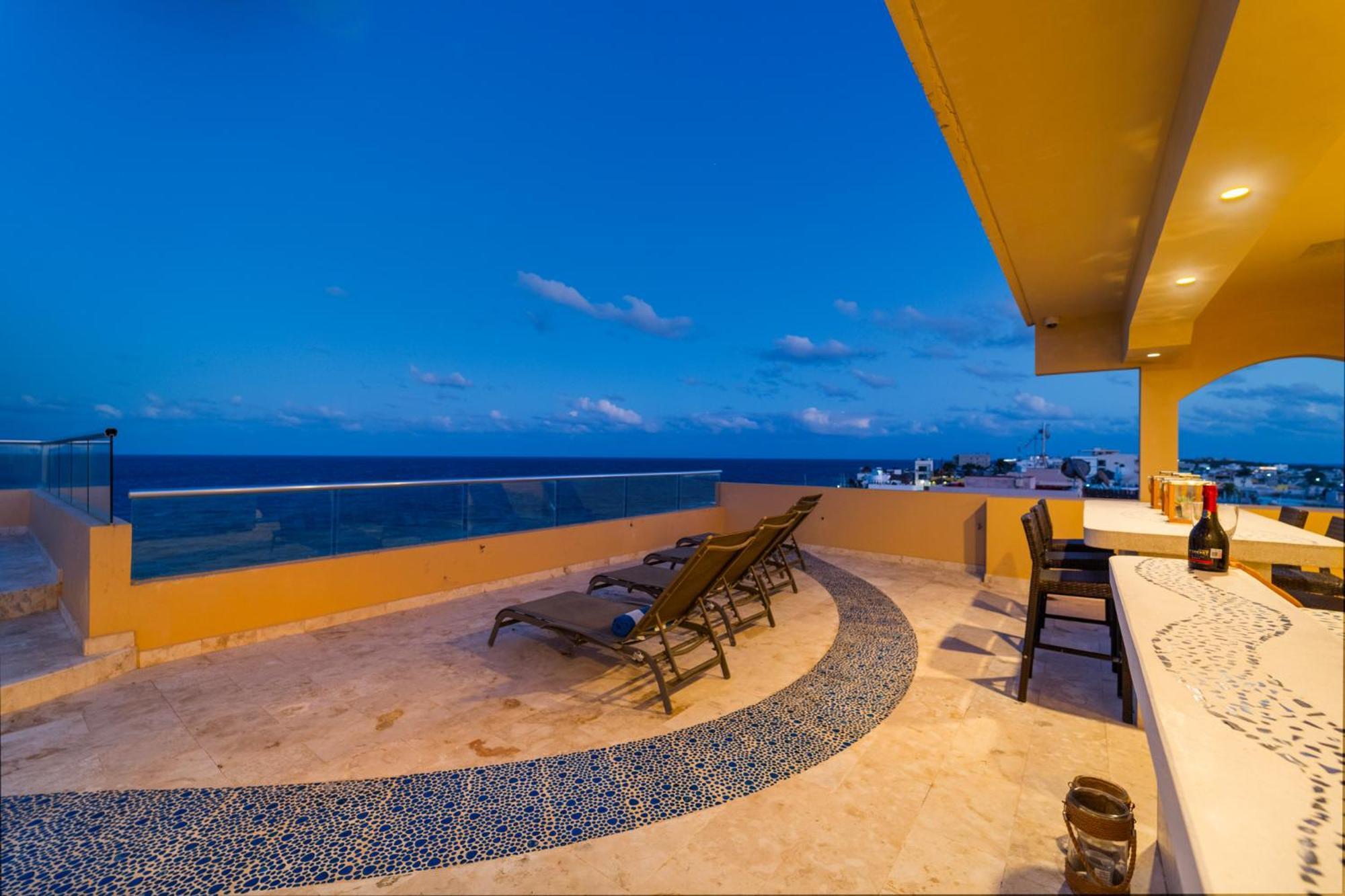 360 Views, Waterfront Penthouse, Rooftop Pool Isla Mujeres