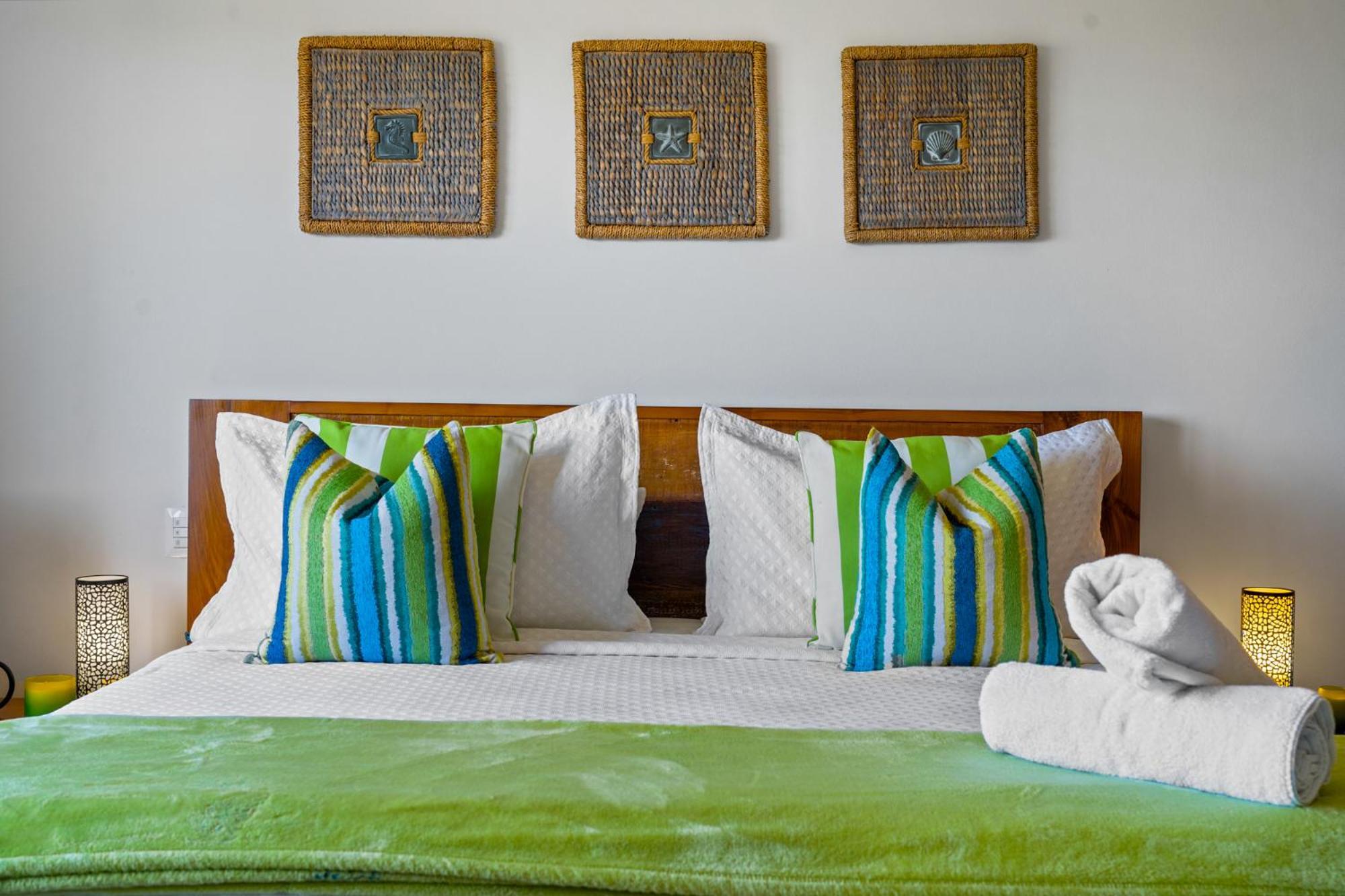 360 Views, Waterfront Penthouse, Rooftop Pool * Isla Mujeres