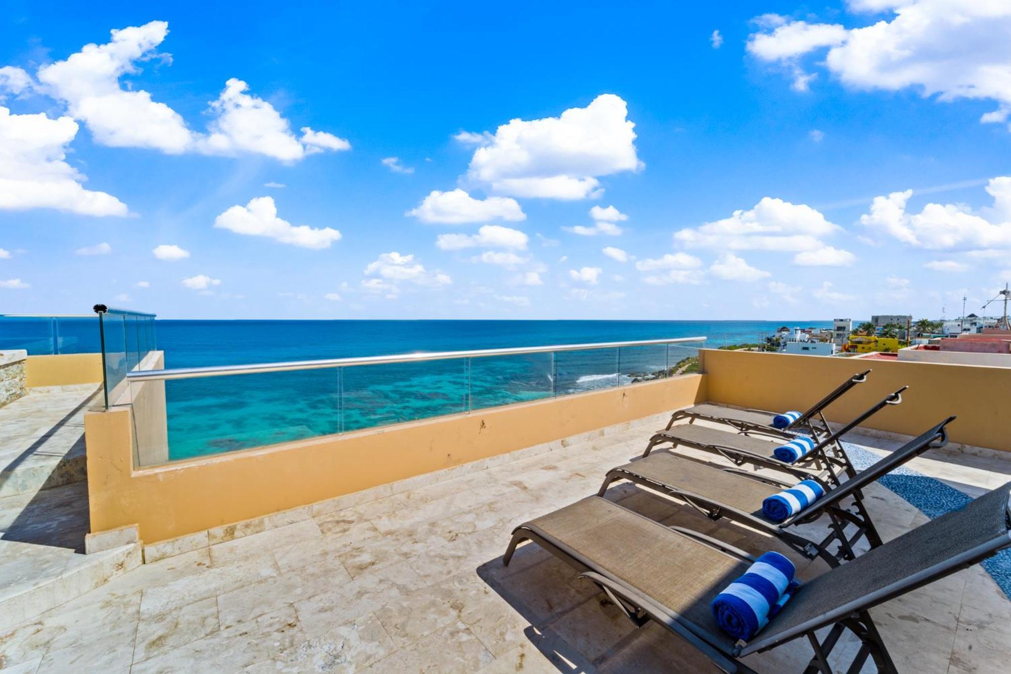 360 Views, Waterfront Penthouse, Rooftop Pool Apartment Isla Mujeres