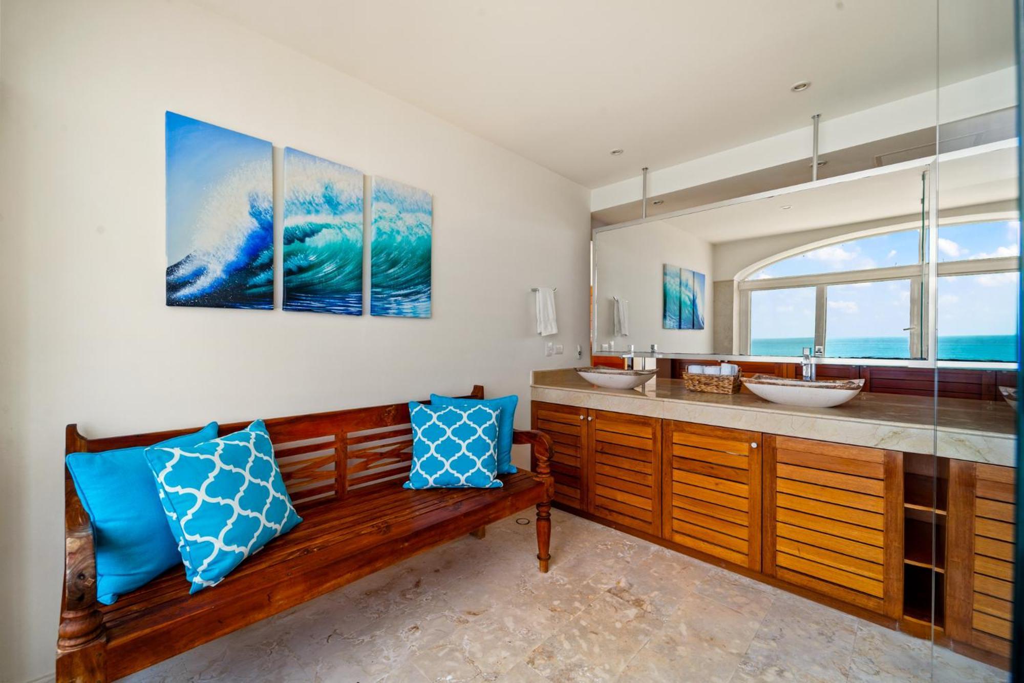 360 Views, Waterfront Penthouse, Rooftop Pool Isla Mujeres