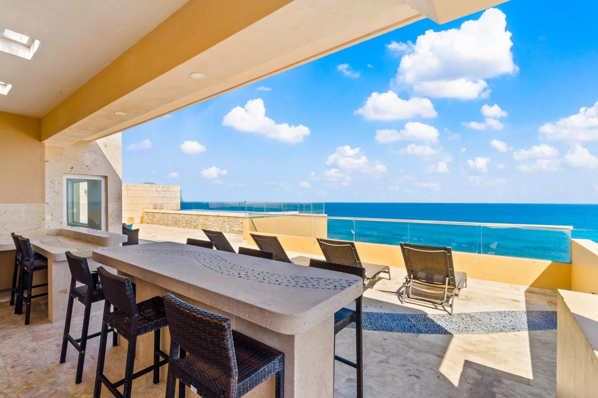 360 Views, Waterfront Penthouse, Rooftop Pool