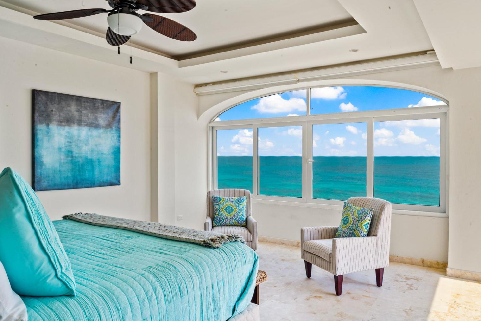 360 Views, Waterfront Penthouse, Rooftop Pool Apartment Isla Mujeres