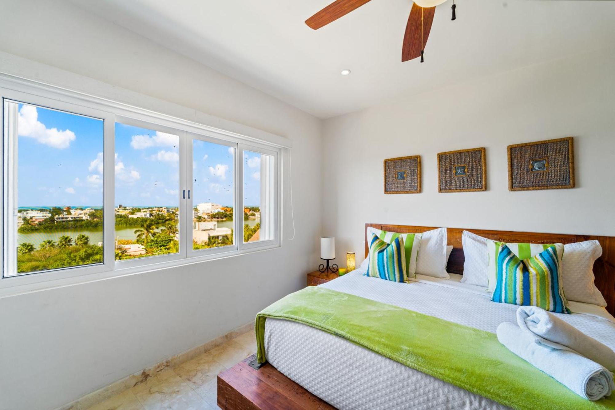 360 Views, Waterfront Penthouse, Rooftop Pool Isla Mujeres