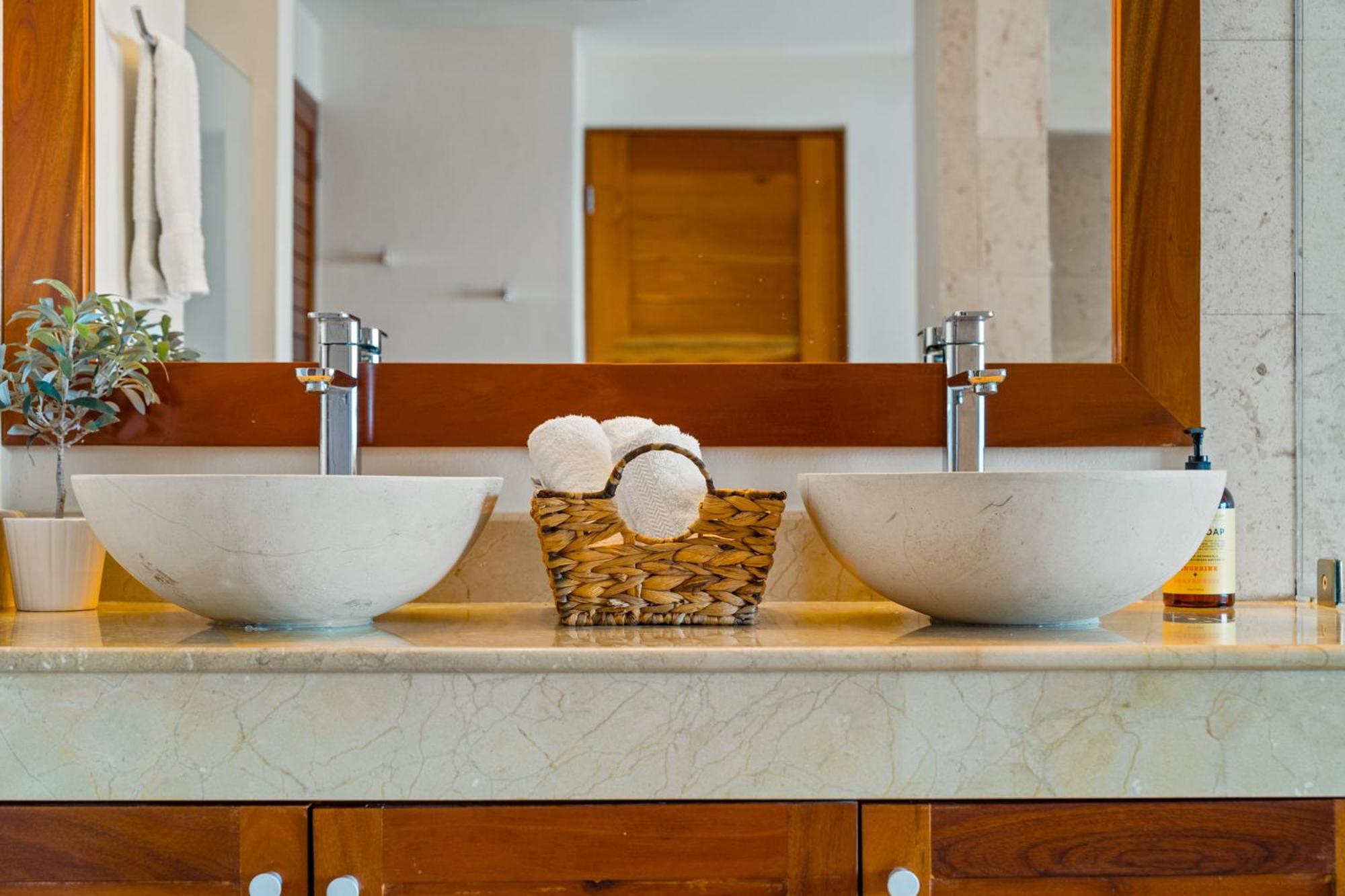 360 Views, Waterfront Penthouse, Rooftop Pool * Isla Mujeres