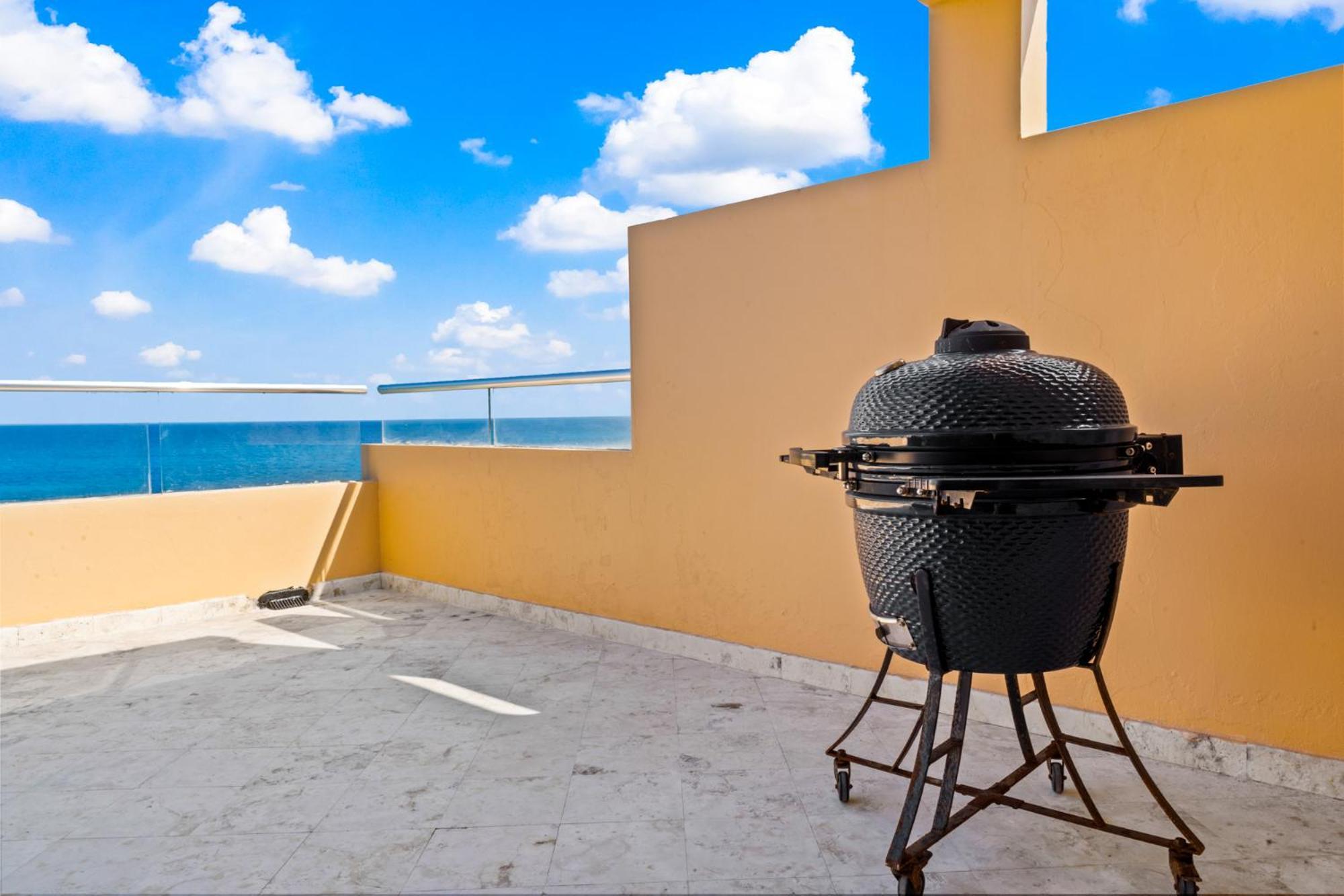 Apartment 360 Views, Waterfront Penthouse, Rooftop Pool