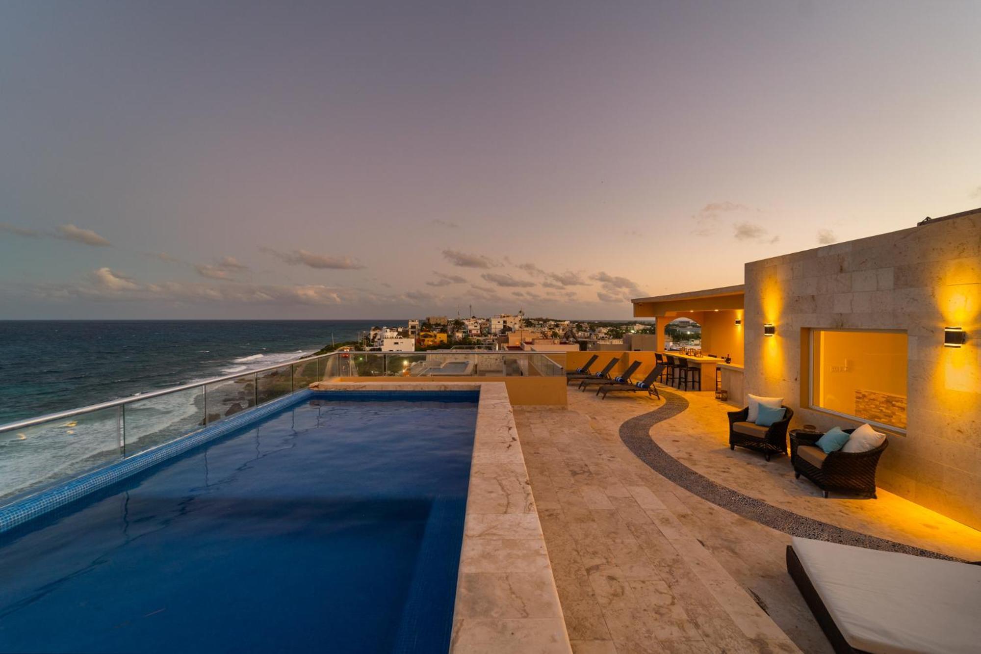 Apartment 360 Views, Waterfront Penthouse, Rooftop Pool Isla Mujeres