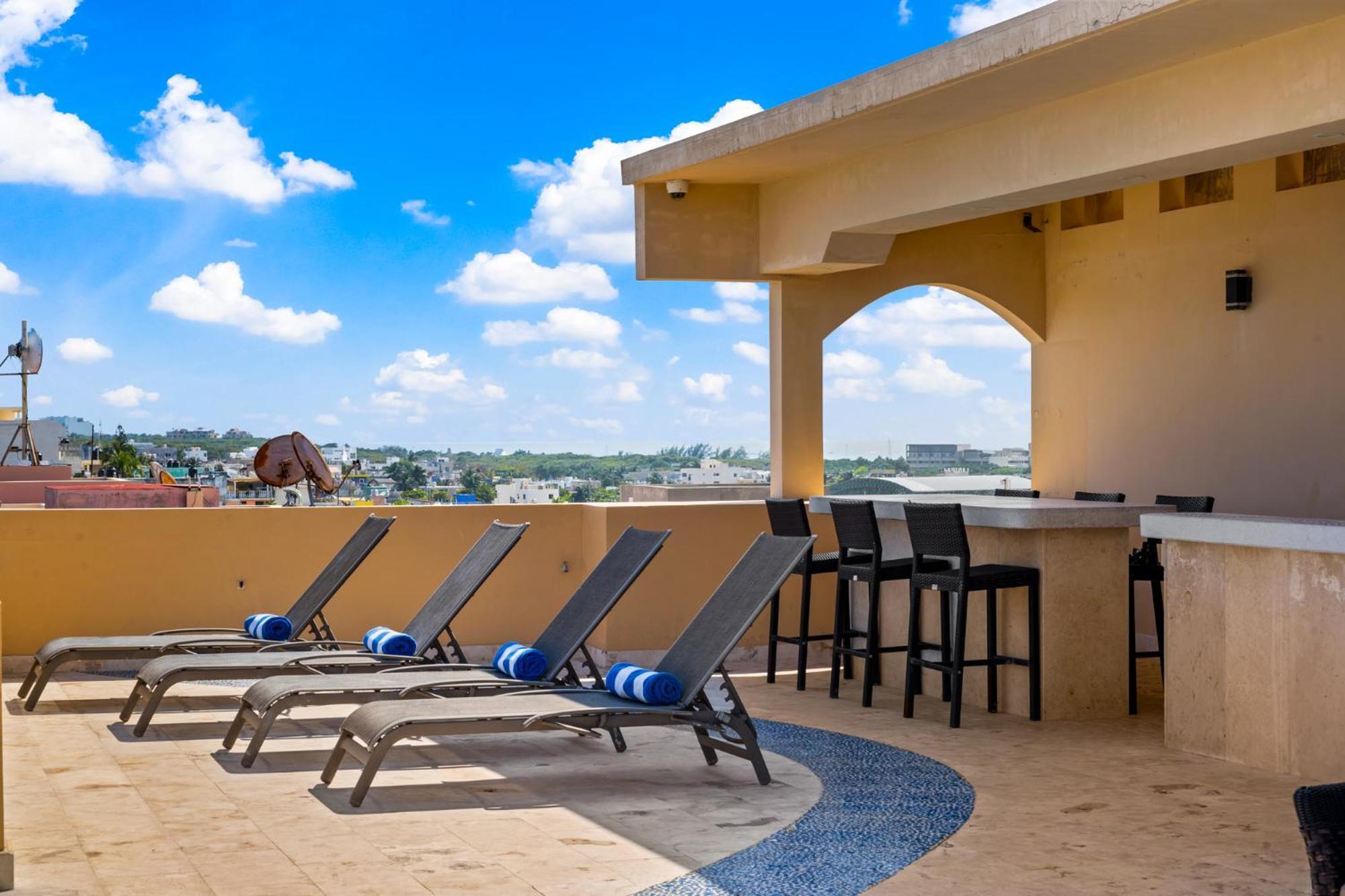 360 Views, Waterfront Penthouse, Rooftop Pool Apartment