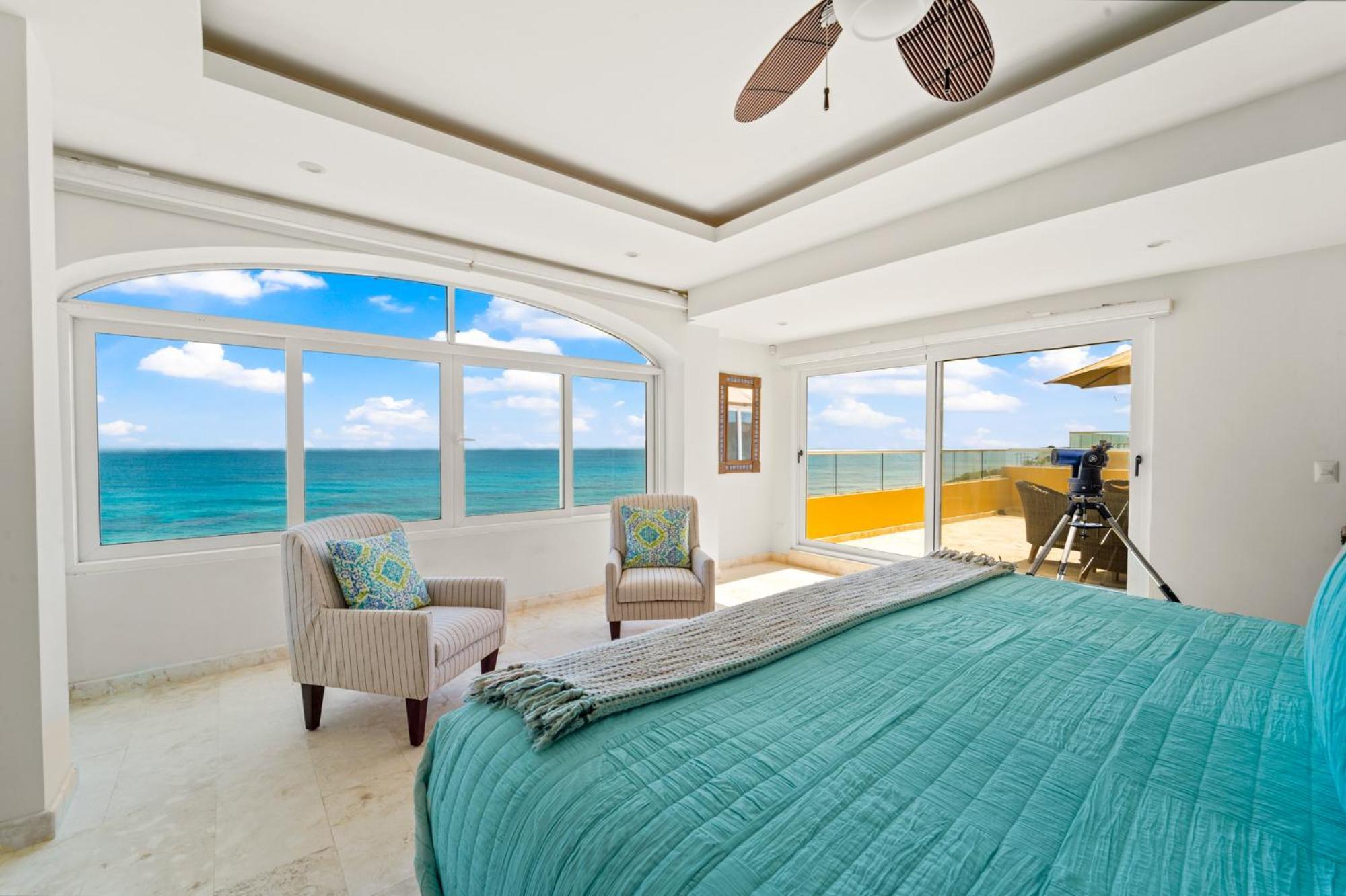 360 Views, Waterfront Penthouse, Rooftop Pool * Isla Mujeres