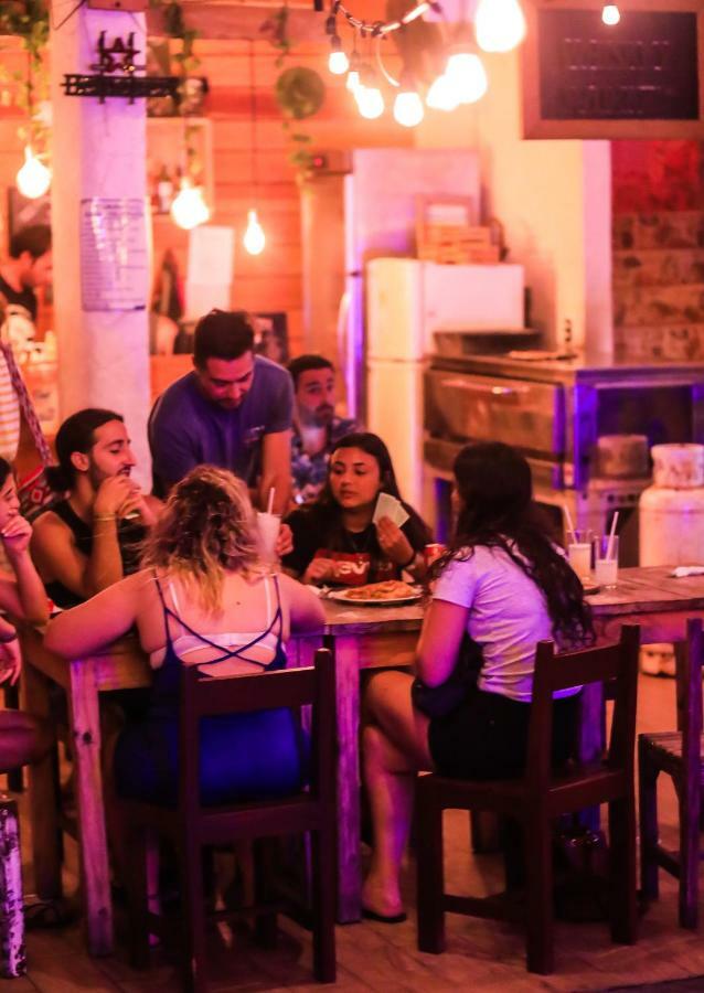 Les Trois Singes - Friendly Hostel *