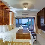 Oceanfront Isla Mujeres Estate With Infinity Pool!