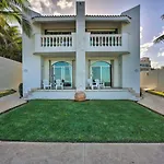 Oceanfront Isla Mujeres Estate With Infinity Pool!