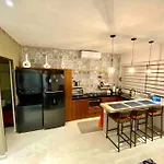 A Sweet Modern Condo By The Beach For Digital Nomads