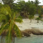 Marysol Beachfront Next To Nomads D4