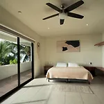 Cuxos Hotel Beachfront