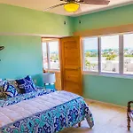 Isla 33 Resort & Villas