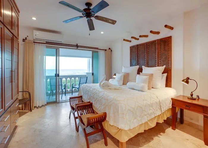 Oceanfront Isla Mujeres Estate With Infinity Pool!