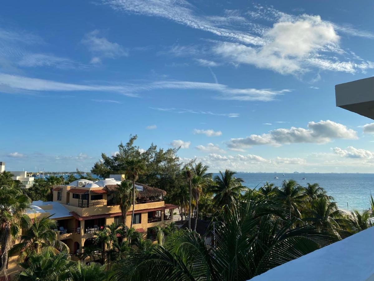 Cuxos Beachfront Hotel