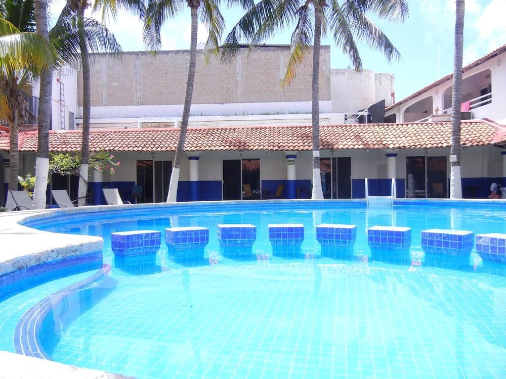 Plaza Almendros, 3*