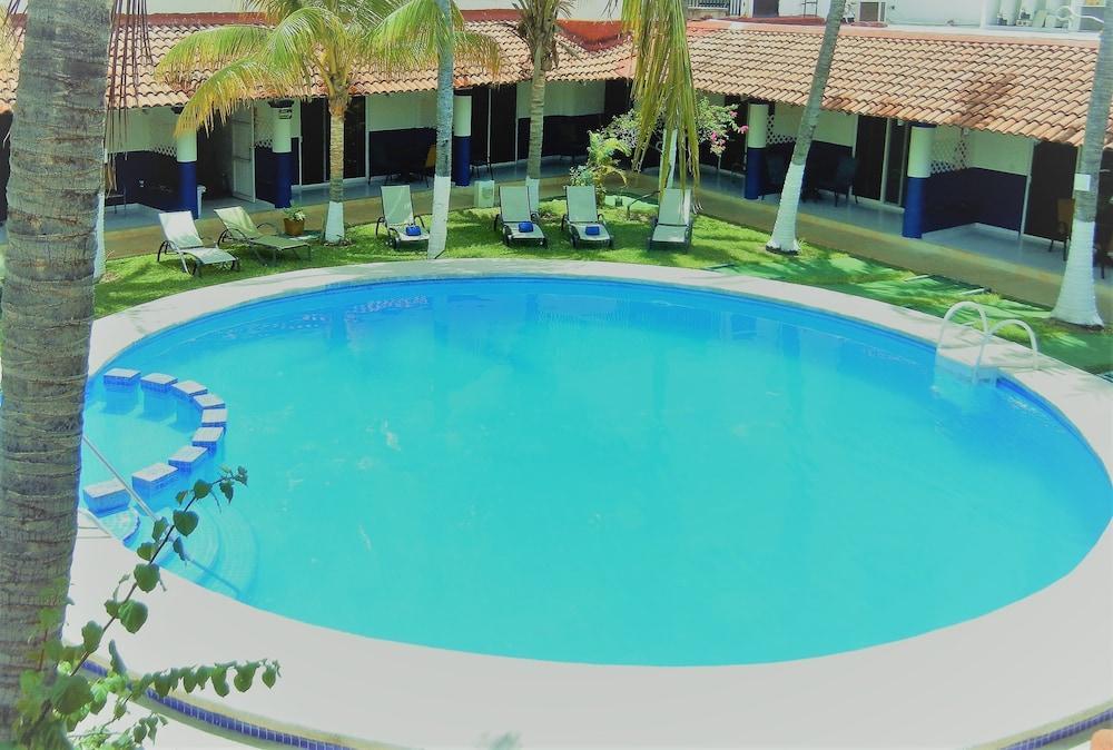 Plaza Almendros, Hotel Isla Mujeres