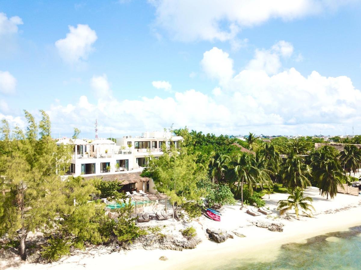 Lola By Coco B Isla Hotel