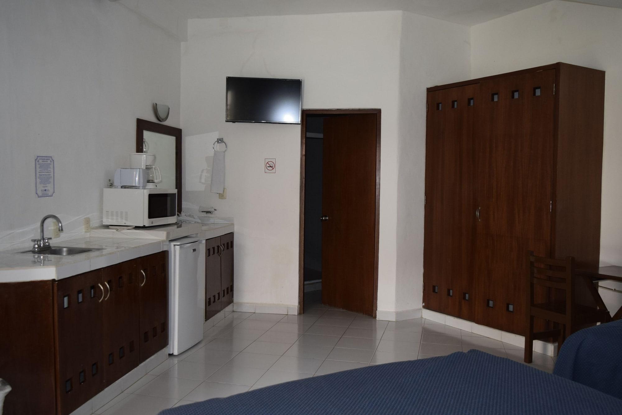 Plaza Almendros, Hotel 3*