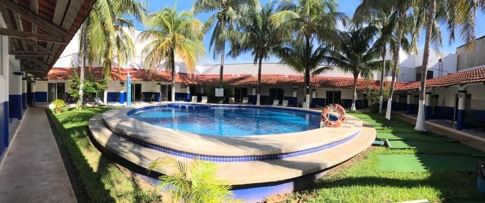 Plaza Almendros, Hotel Isla Mujeres