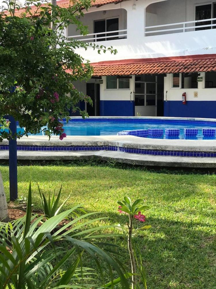 Plaza Almendros, Hotel Isla Mujeres