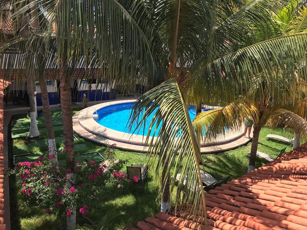 Hotel Plaza Almendros,