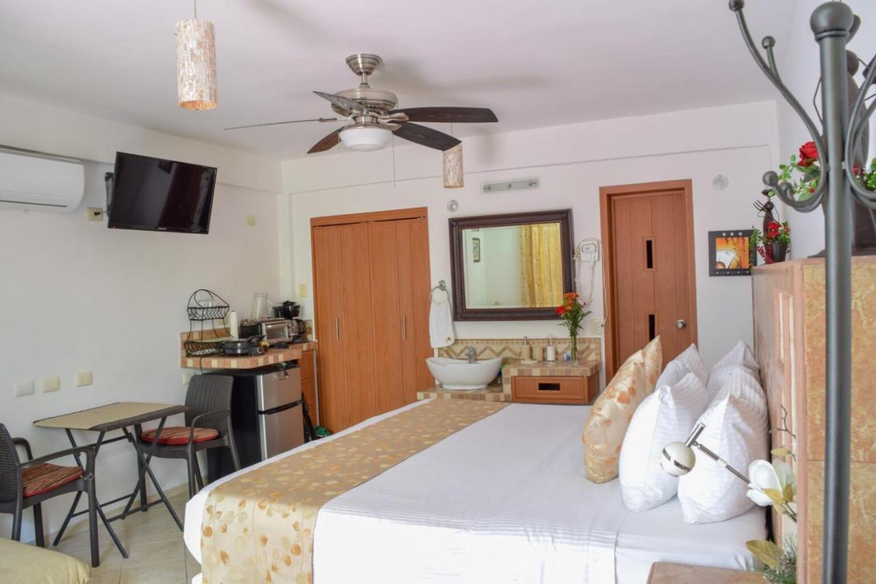 Bucaneros Hotel