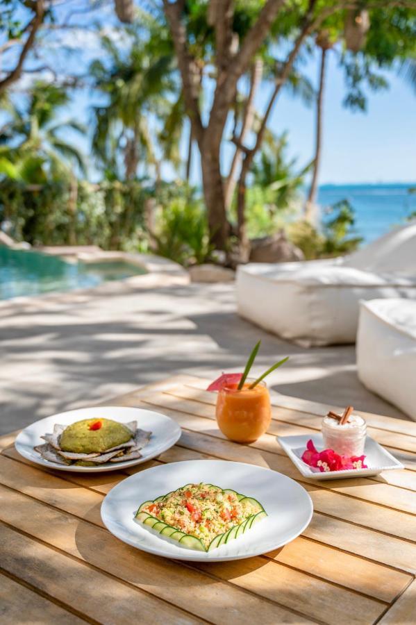 Lola By Coco B Isla Hotel 4*
