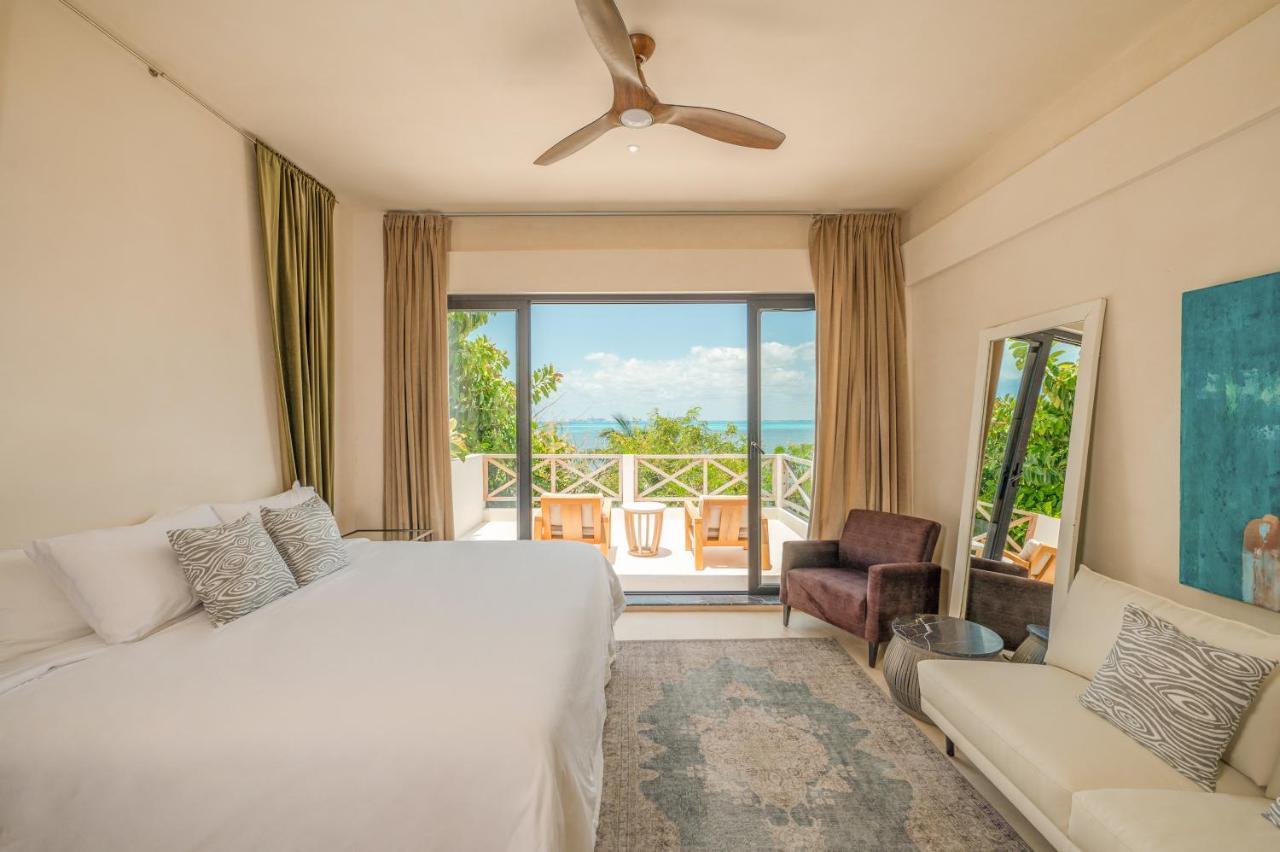 Lola By Coco B Isla Hotel 4*