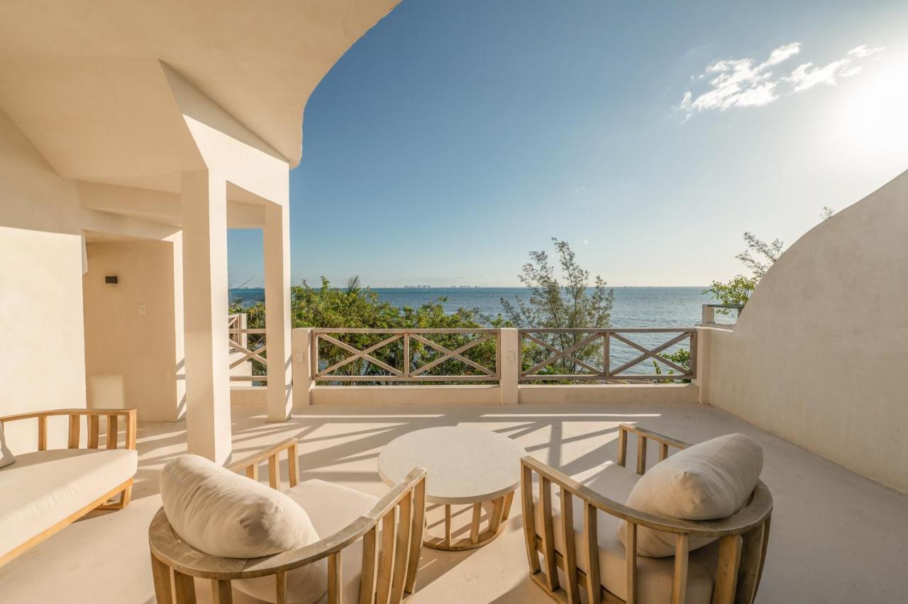 Lola By Coco B Isla Hotel 4*
