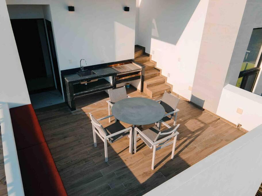Casa Moderna De 4 Pisos Con Rooftop Vista Al Mar * Isla Mujeres