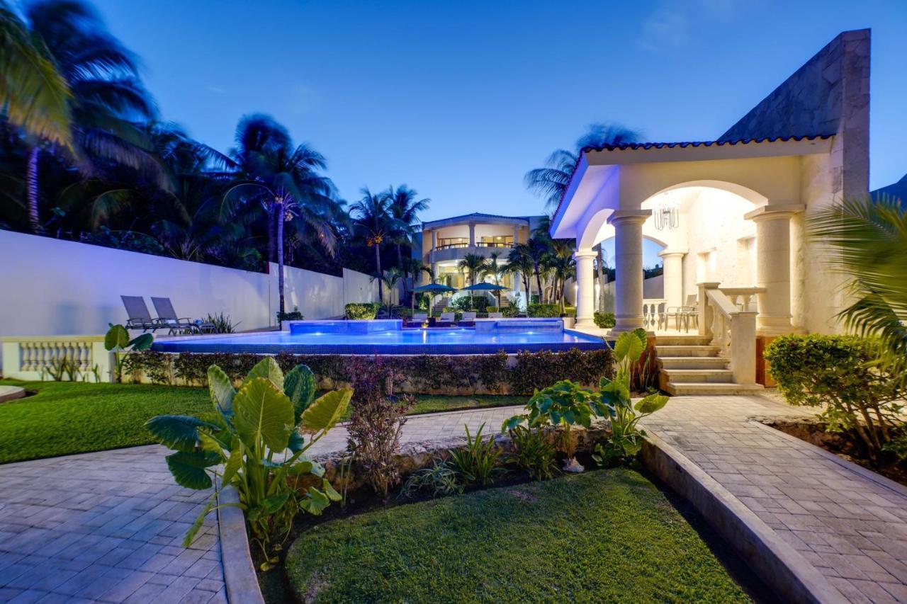 Oceanfront Estate With Infinity Pool!