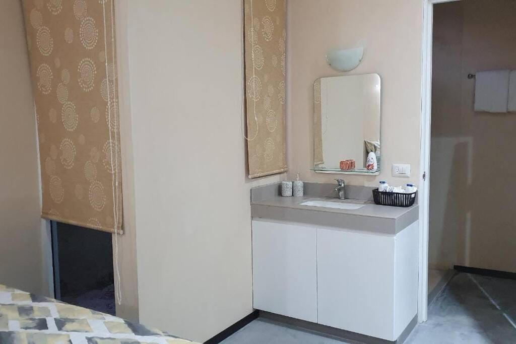 Apartment Marysol Beachfront Next To Nomads D4