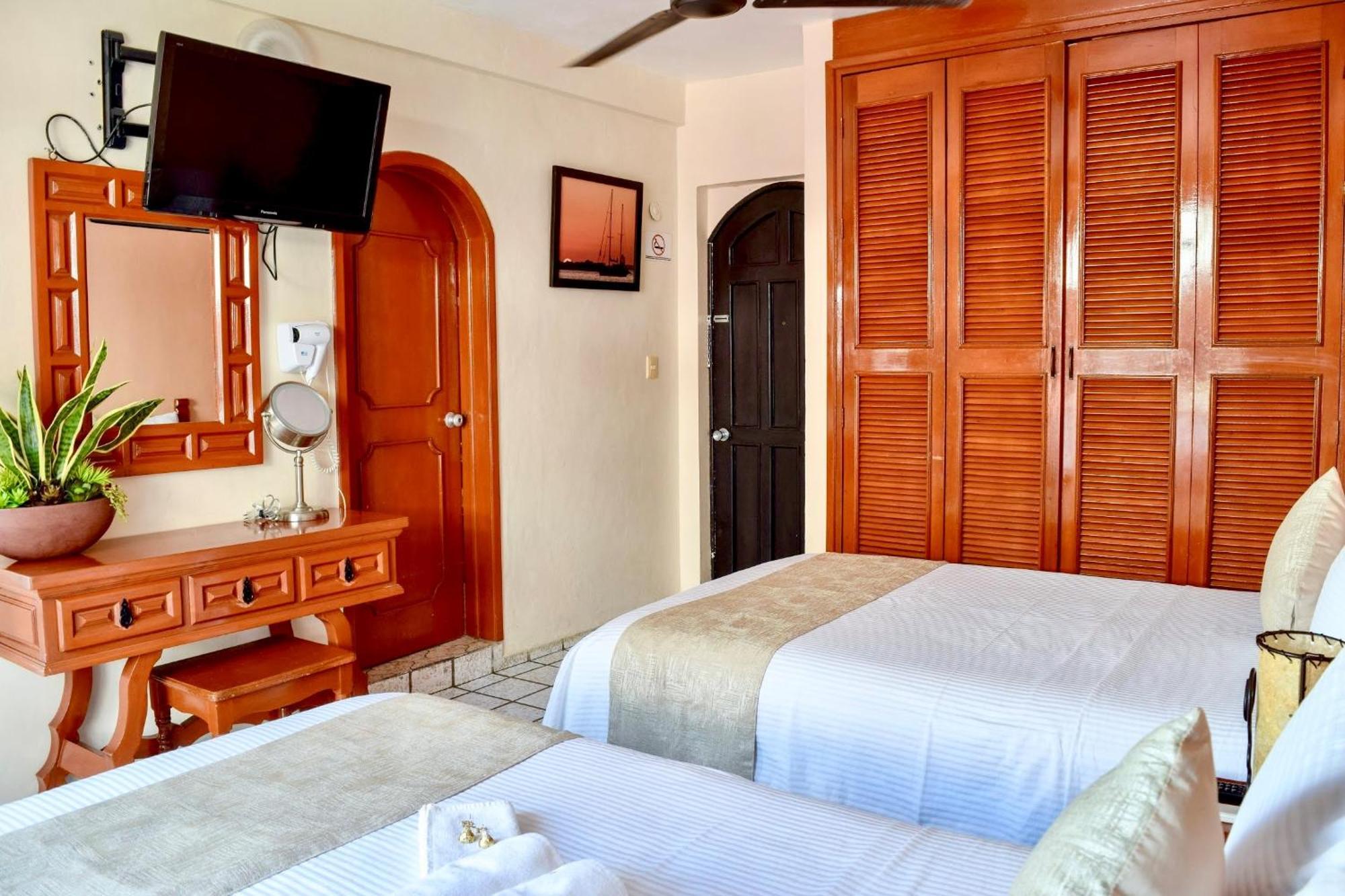 Hotel Bucaneros 3*