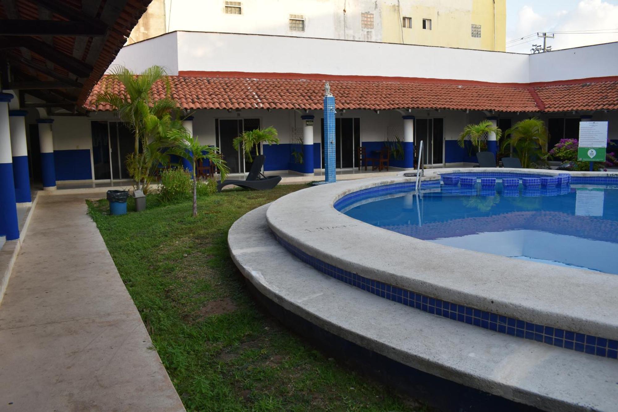 Plaza Almendros, Hotel 3*