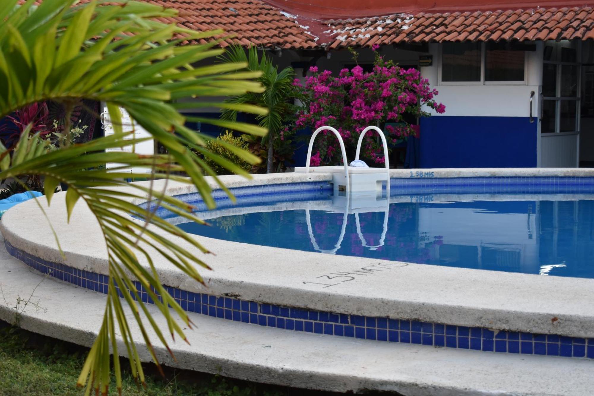 Plaza Almendros, Isla Mujeres