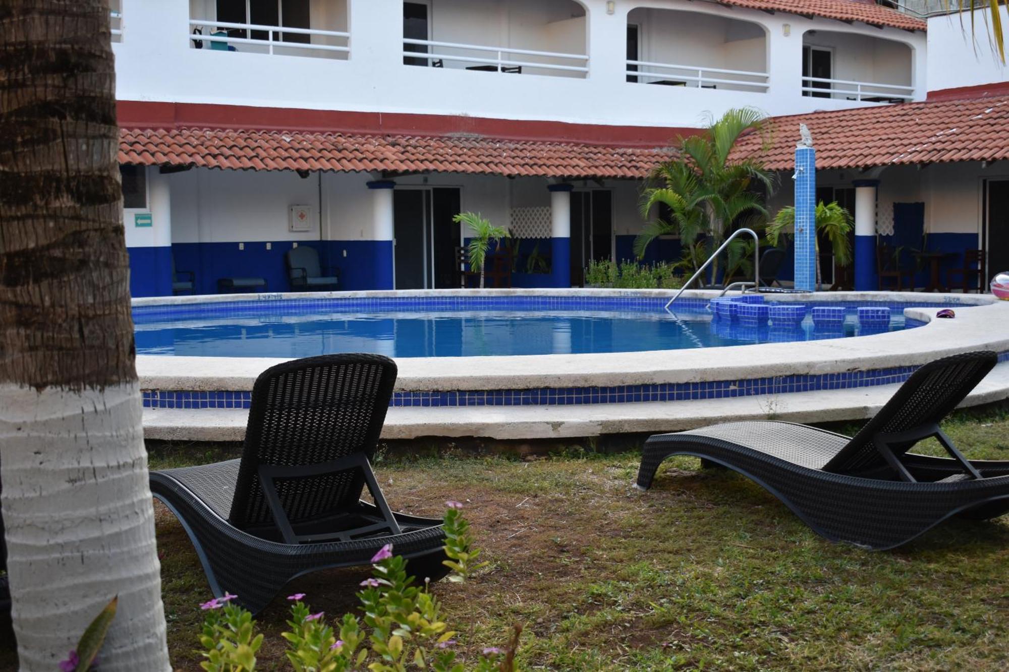 Plaza Almendros, Hotel