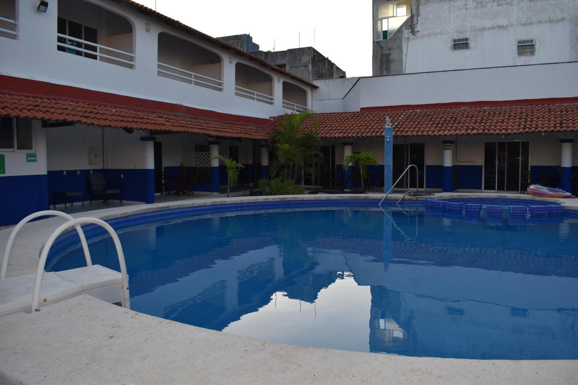 Plaza Almendros, Hotel 3*