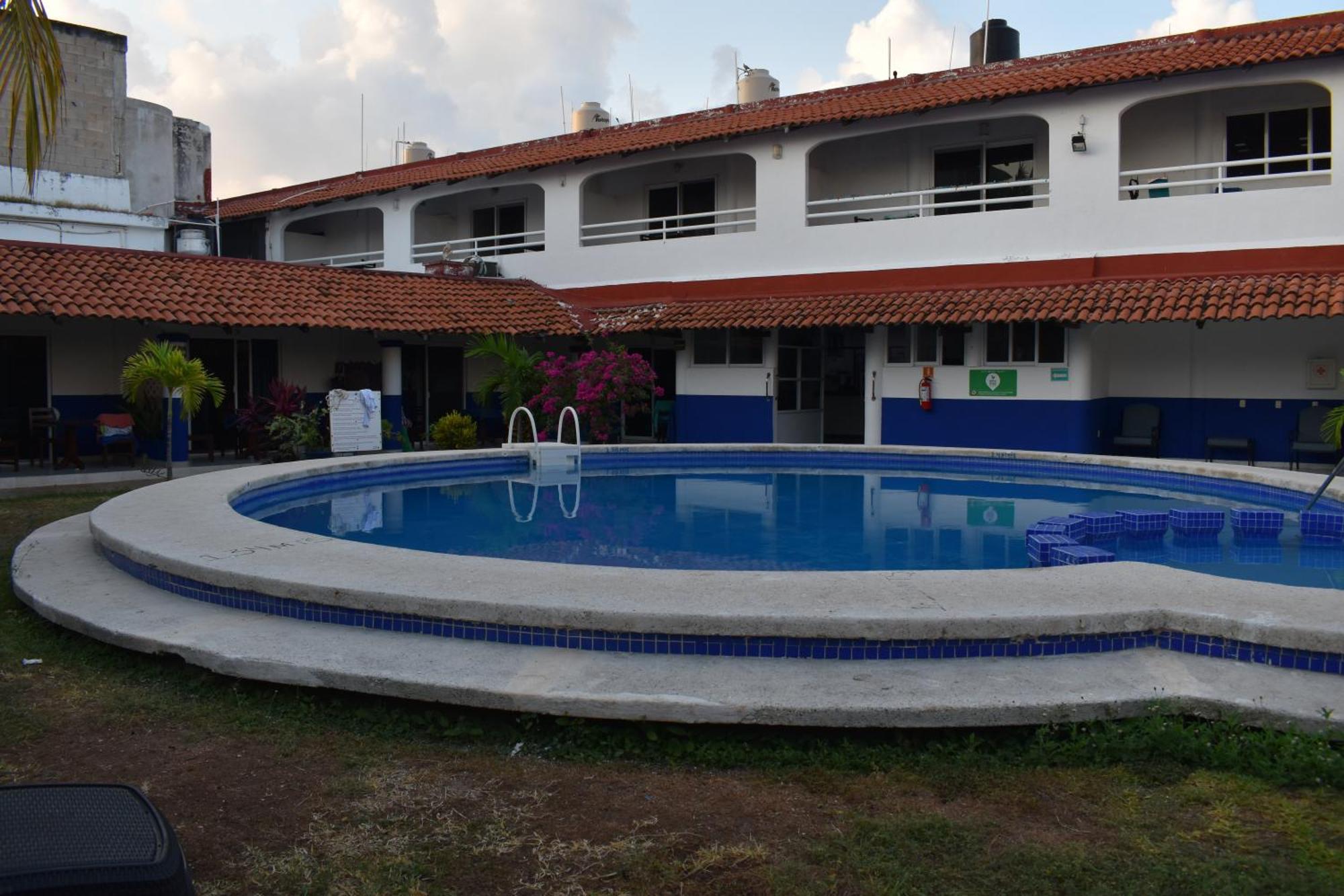 Plaza Almendros, Hotel