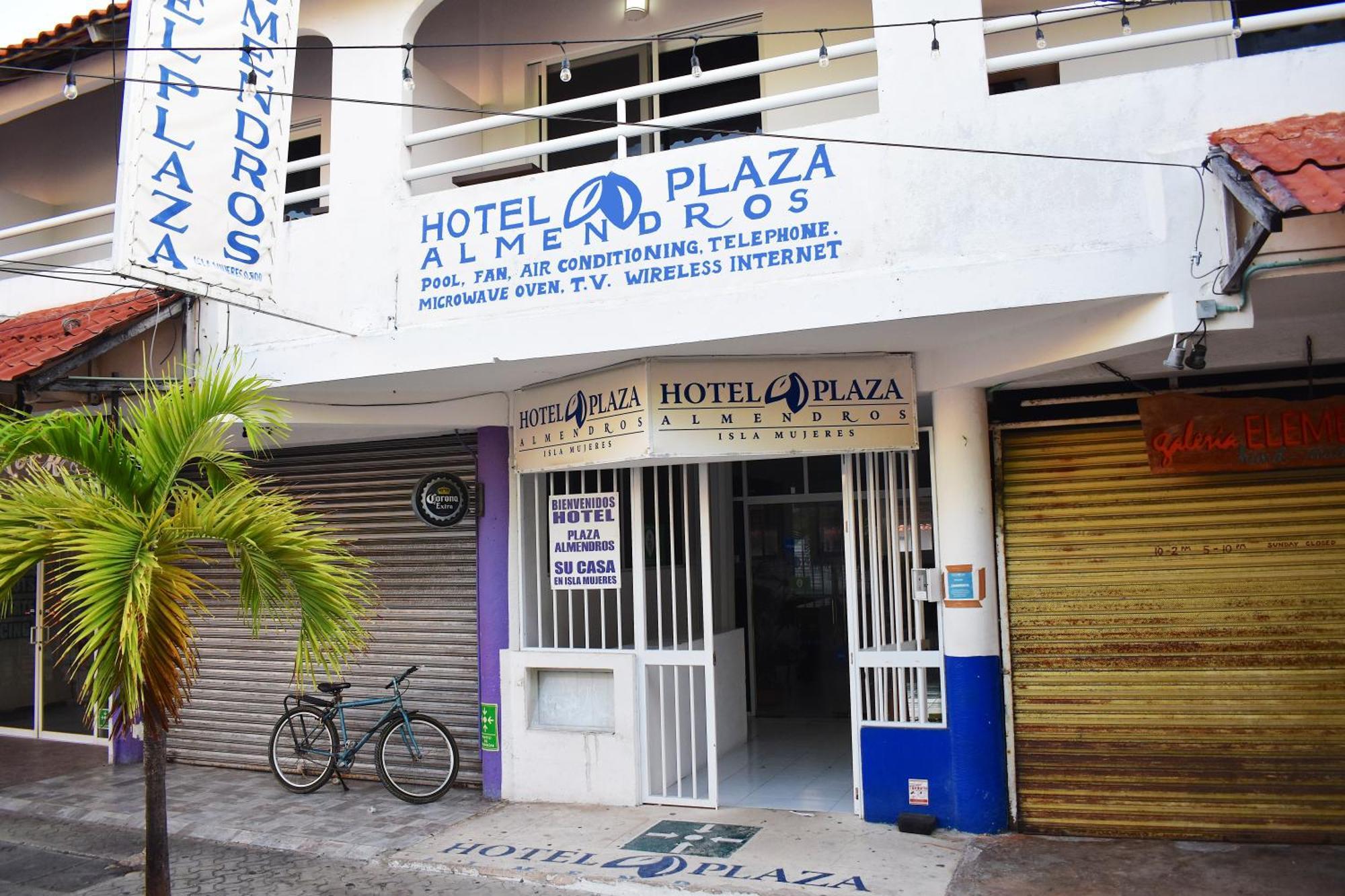 Hotel Plaza Almendros, 3*