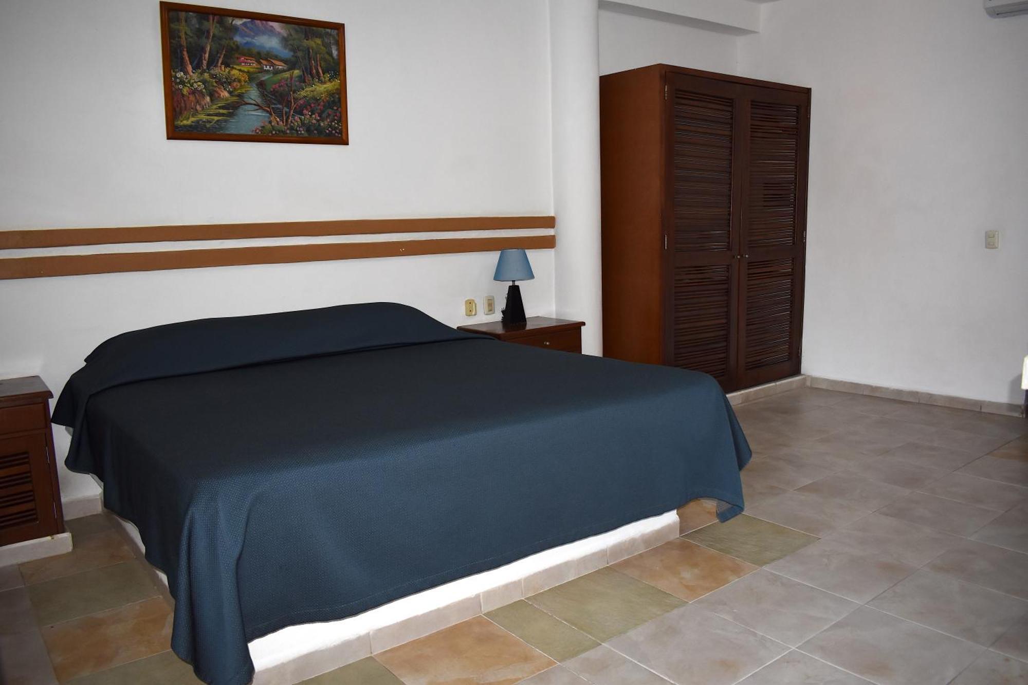 Hotel Plaza Almendros,
