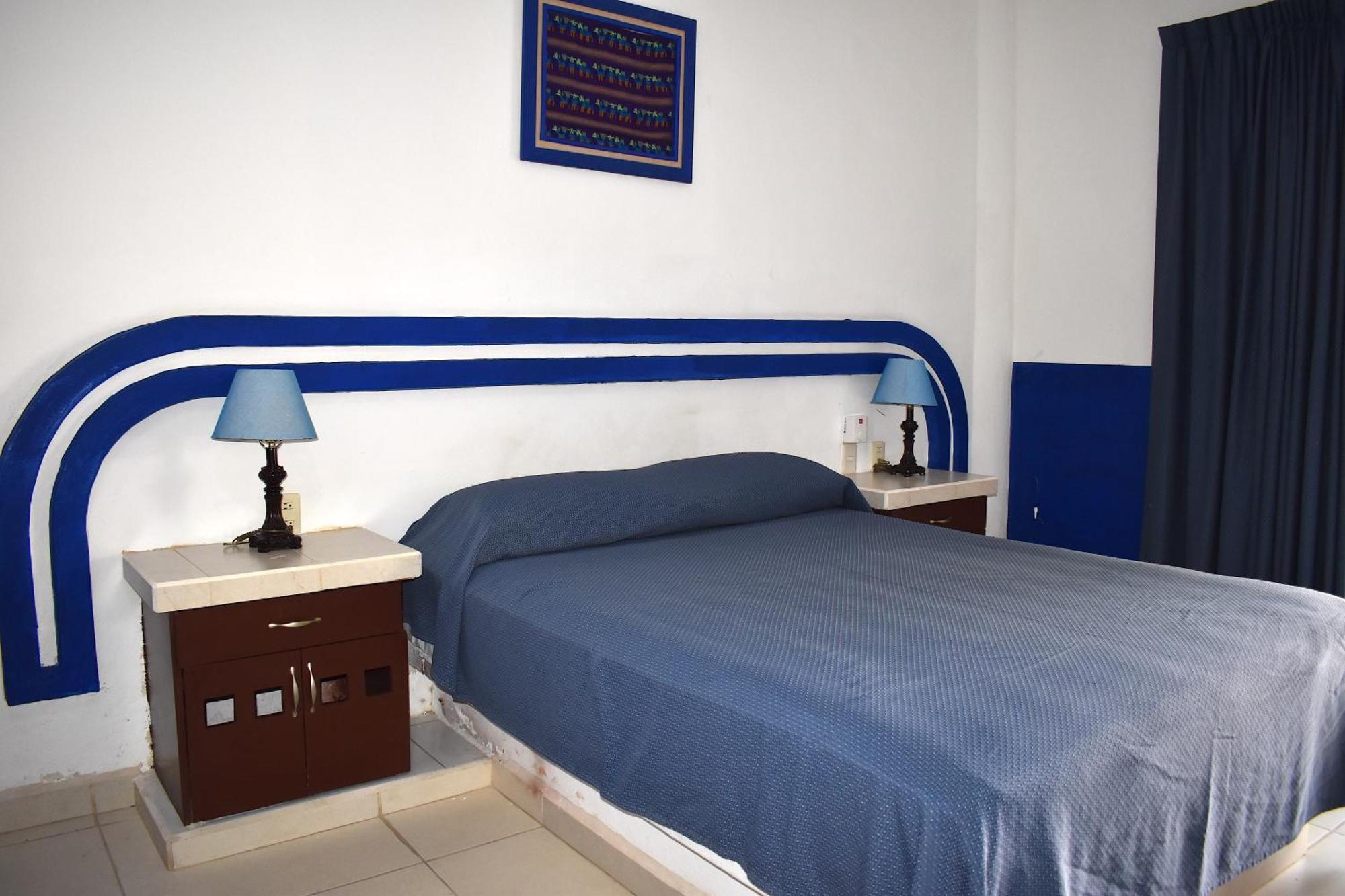 Hotel Plaza Almendros, 3*