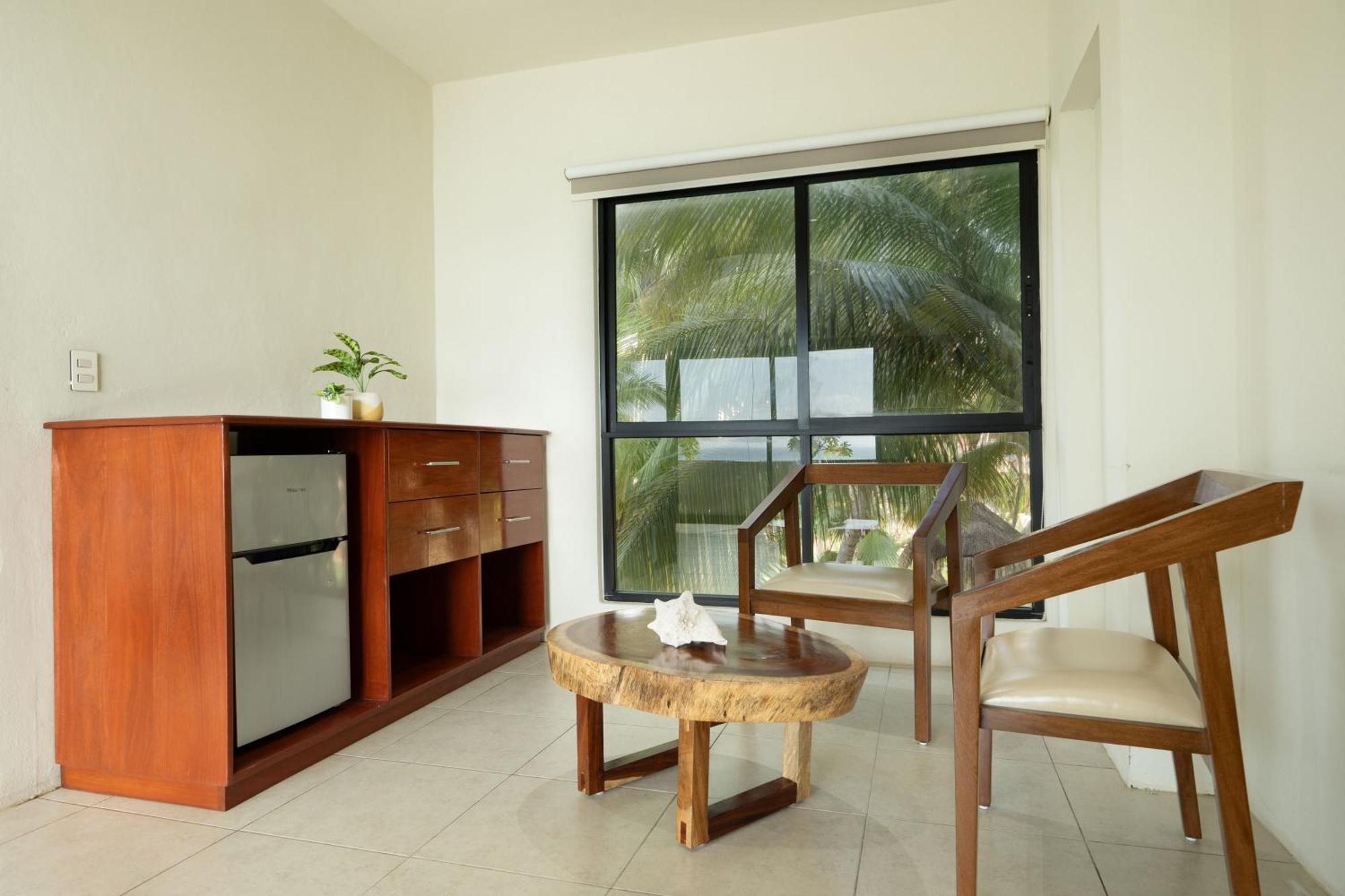 Hotel Cuxos Beachfront