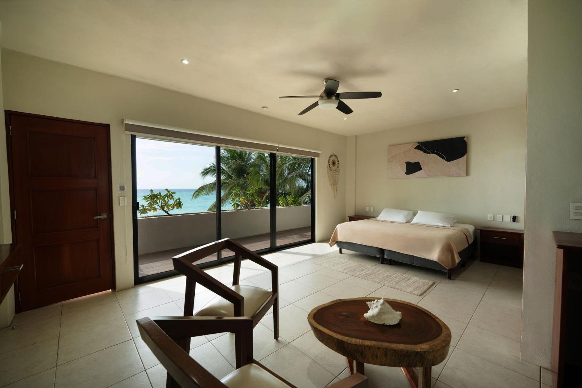 Cuxos Beachfront Hotel 4*