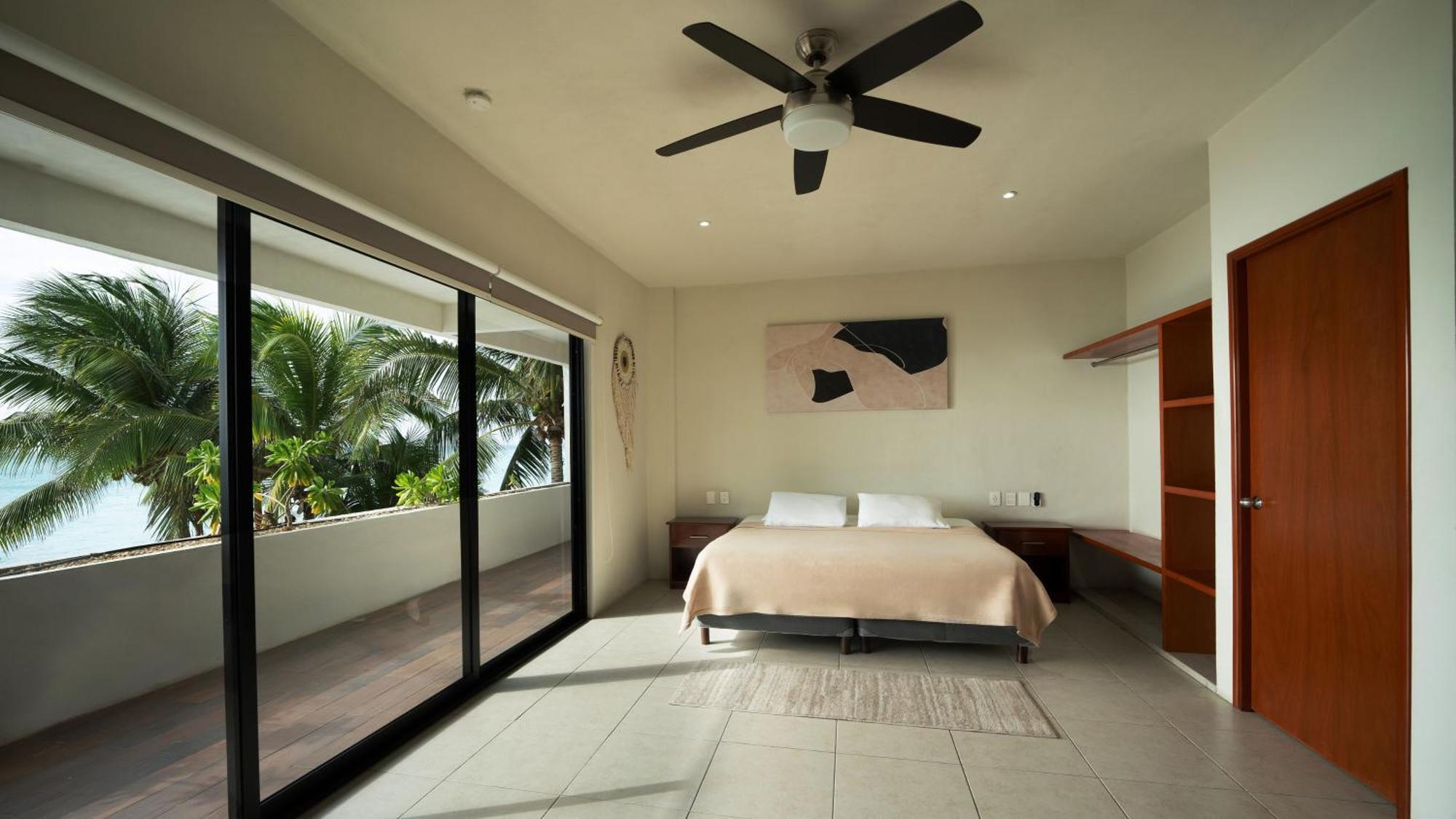 Cuxos Beachfront Hotel Isla Mujeres